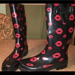 Rain boots red kisses
